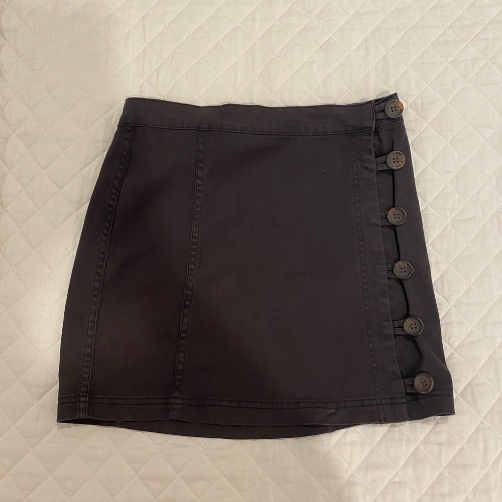 BLACK SKIRT WITH BUTTON DESIGN🖤🖤